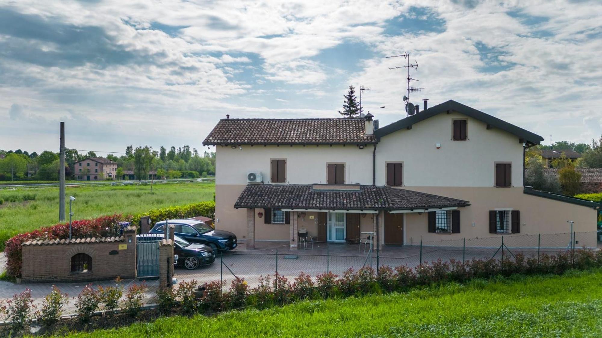 Due Maesta Home Reggio Emilia Dış mekan fotoğraf